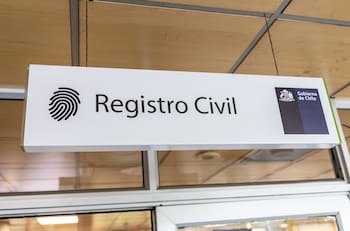 Registro Civil publica ofertas de trabajo en Santiago: sueldos parten en $2.240.000