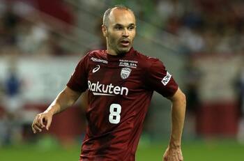 Iniesta fue gran figura con dos asistencias en su debut en la Champions de Asia