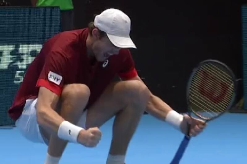 celebrando el triunfo ante Adrian Mannarino en el ATP de Basilea