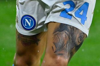 Siguen los homenajes para el "10": los tatuajes de Lorenzo Insigne y Pablo Pérez recordando a Maradona