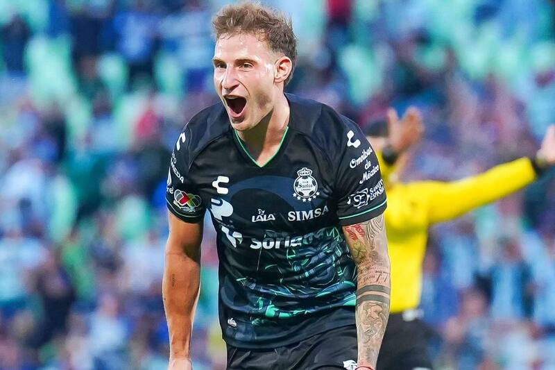 marcó seis goles en 10 partidos en su primera temporada en Santos Laguna.