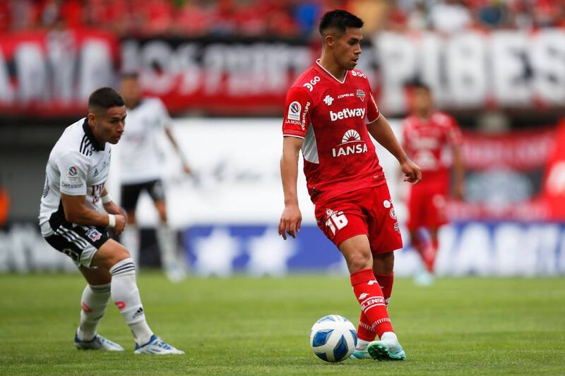 Alexander Aravena, hoy en Gremio de Porto Alegre, era uno de los puntales de los Diablos Rojos en el equipo de 2022. Foto: Agencia Aton.