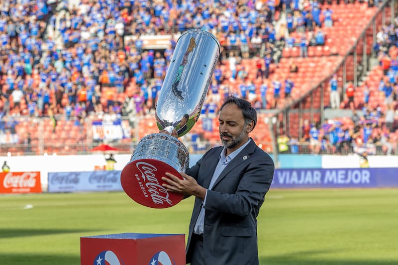 Imagen del trofeo de la Copa Chile en la final de 2024. Foto: Felipe Escobedo / En Cancha.