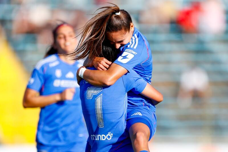 Las azules aseguraron su cupo en la final y se medirán ante Colo Colo. Foto: @Udechilefem.