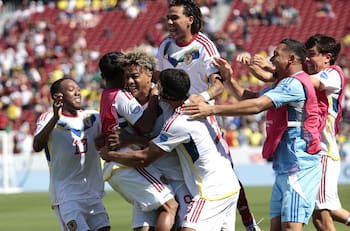 Venezuela remontó y debutó con triunfo sobre Ecuador con gol de un viejo conocido del fútbol chileno