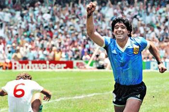 "Hoy murió el fútbol": así reaccionó la TV argentina hace un año por la muerte de Diego Maradona