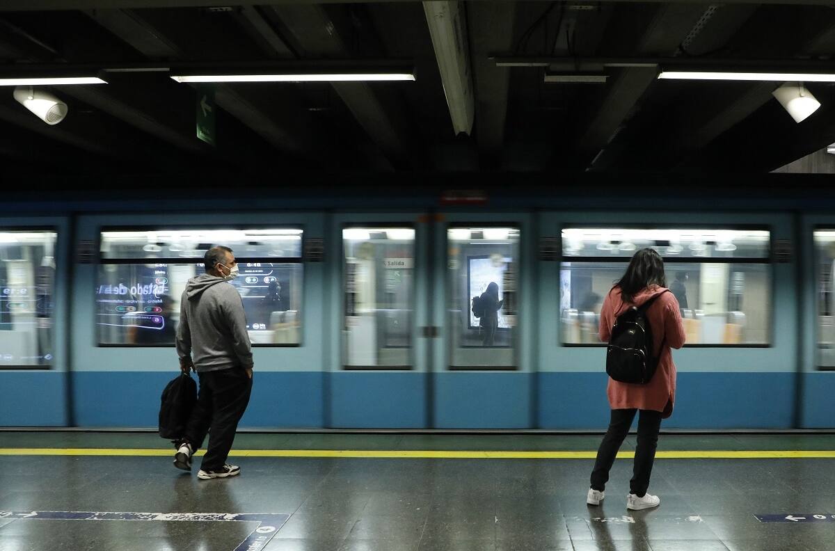 Metro de Santiago restableció el servicio en toda la Línea 1 tras falla técnica