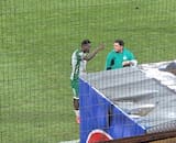 VIDEO | Con invitación a pelear: Manley Clerveaux se aburrió de los insultos en Santa Laura y así reaccionó