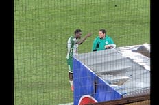 VIDEO | Con invitación a pelear: Manley Clerveaux se aburrió de los insultos en Santa Laura y así reaccionó