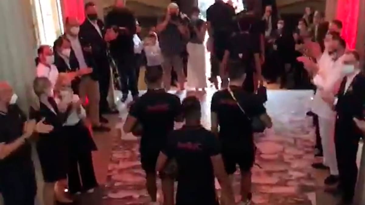 Sevilla va rumbo al estadio para enfrentar al Inter en la final de la Europa League