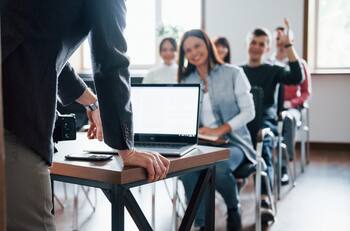 Estas regiones de Chile tendrían una mayor escasez de profesores en 2025, según estudio