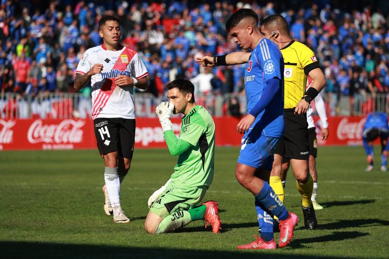 El portero tras cometer una falta penal. Foto: Aton.