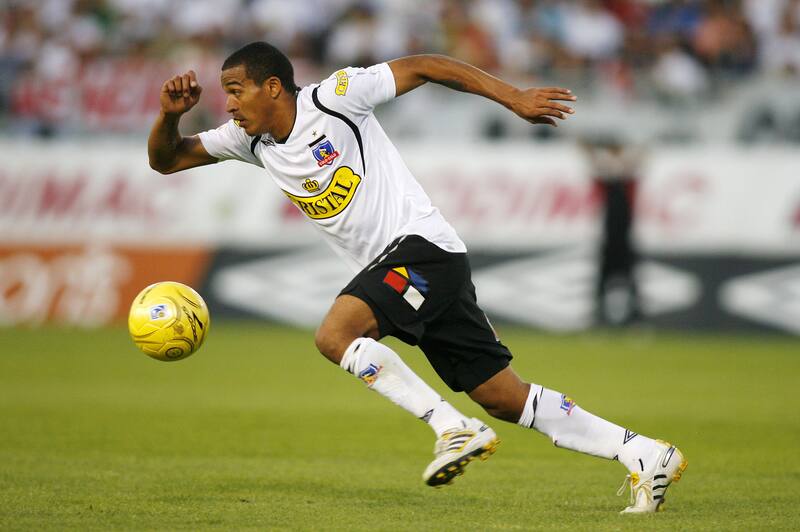 FUTBOL, COLO COLO VS UNIVERSIDAD CATOLICA.
PRIMER PARTIDO, FINAL, CAMPEONATO DE CLAUSURA 2009
MACNELLY TORRES, JUGADOR DE COLO COLO .
05/12/2009
SANTIAGO, CHILE.
CLAUDIO DIAZ / PHOTOSPORT
SOCCER, COLO COLO VS UNIVERSIDAD CATOLICA.
FIRST MATCH, FINISH CLOSURE CHAMPIONSHIP 2009
MACNELLY TORRES CONTRO THE BALL DURING THEIR FIRST DIVISION FOOTBALL MATCH AT MONUMENTAL STADIUM IN SANTIAGO, CHILE.
05/12/2009
CLAUDIO DIAZ / PHOTOSPORT