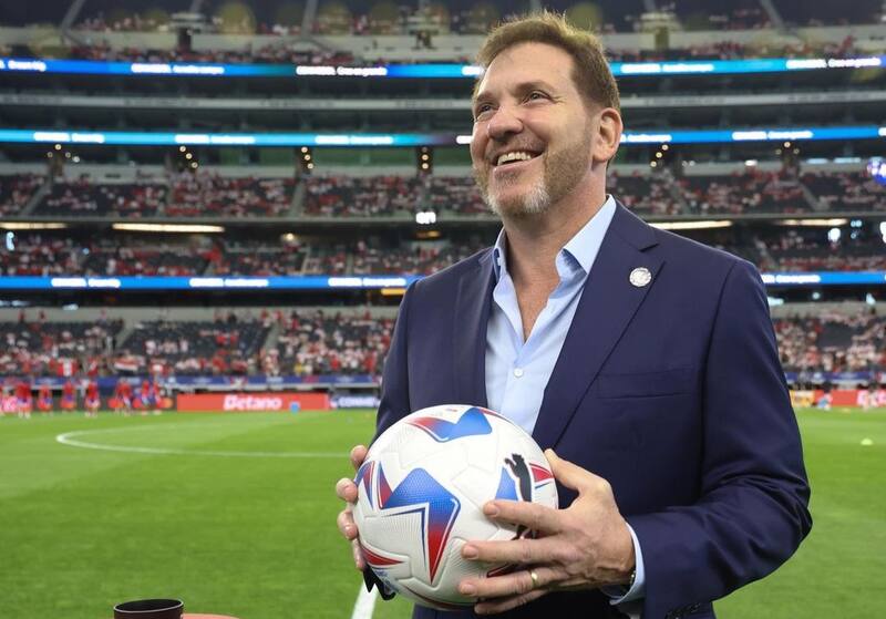 El comentarista deportivo habló sobre las intenciones a futuro del presidente de la Conmebol. Créditos: @alejandrodominguezws.
