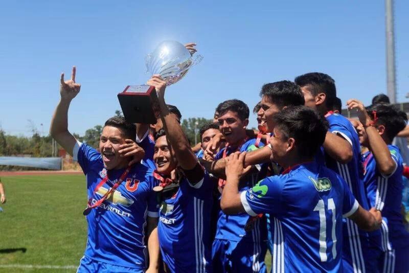 Ignacio Arqueros fue goleador y campeón con Universidad de Chile en la categoría sub-16 en 2017.