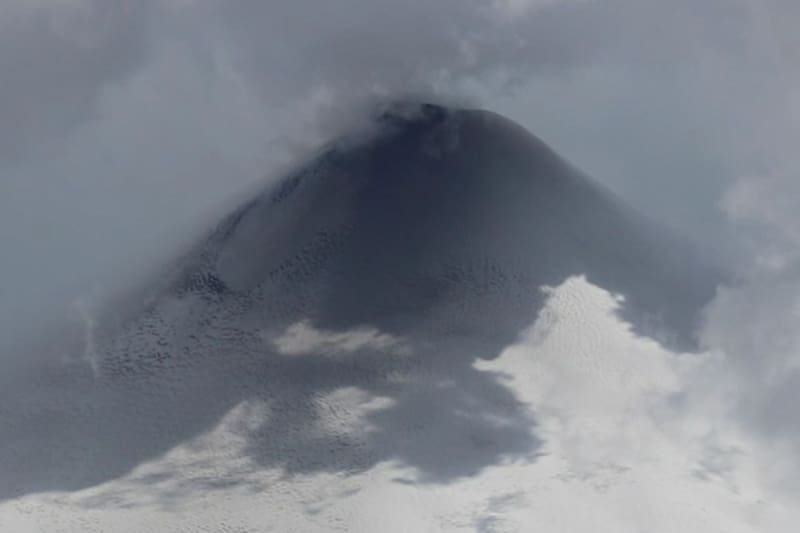 Revisa las imágenes de cómo se ve actualmente el Volcán Villarrica desde el aire.