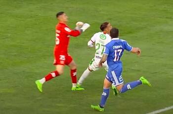 VIDEO | Audios del VAR revelan que Ángelo Hermosilla nunca revisó el posible pisotón contra Cristóbal Campos