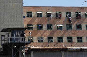 Primer indulto presidencial de Gabriel Boric: Fue para joven condenado por robo que sufre de cáncer