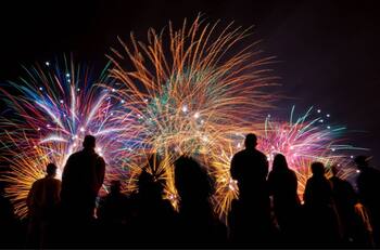 Año Nuevo en Pucón: ¿Cuánto cuesta viajar a ver los fuegos artificiales para recibir el 2024?