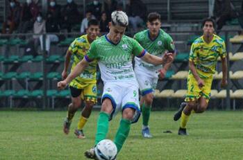 El "Goleador del Biobío" en 2022 avisa: "Todo jugador quiere ir subiendo de categoría"
