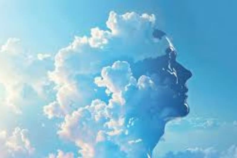 Este es el significado que tiene ver figuras en el cielo.
Créditos: Freepik.