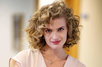 “Mi personaje es una mujer de armas tomar": Con nuevo look y con un cuota de maldad llega a la nueva nocturna del Canal 13 Josefina Montané