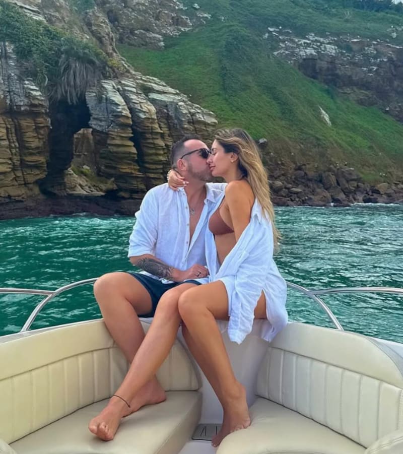 La pareja disfruta de su relación.