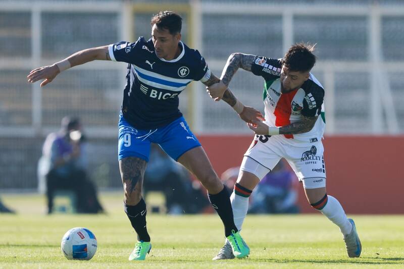 . Cruzados y árabes chocan por la Liga de Primera. Foto: Agencia Aton.