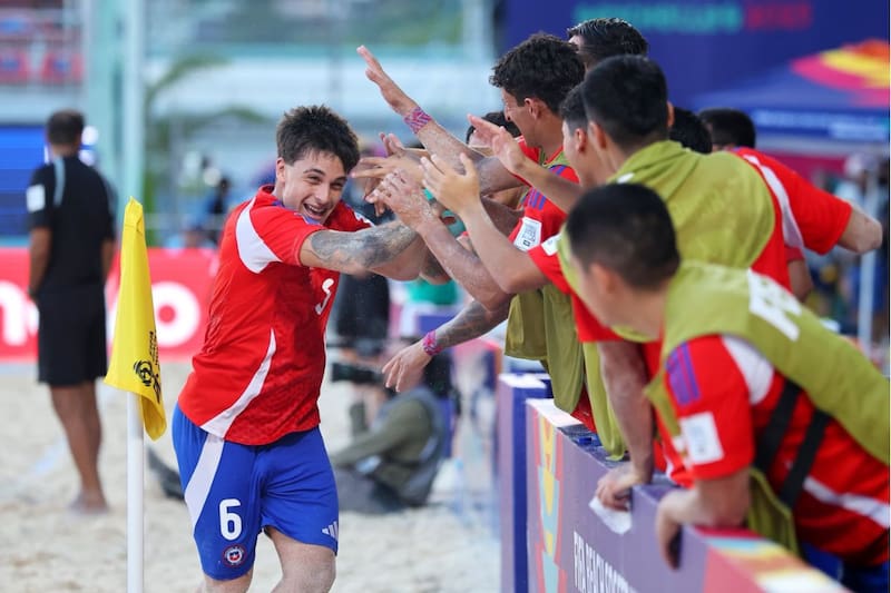 Chile festeja el histórico triunfo sobre Tahiti. Foto: X @LaRoja