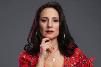 Blanca Lewin mostró su entusiasmo por la votación con animado baile al ritmo de “I Like To Move It”