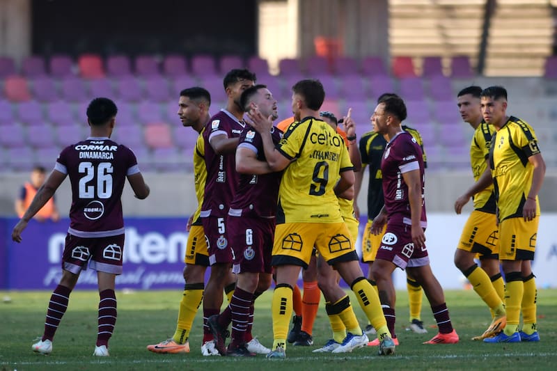 Gestos de Fernando Dinamarca provocaron una brutal pelea entre serenenses y coquimbanos. Foto: Alejandro Pizarro Ubilla/Photosport