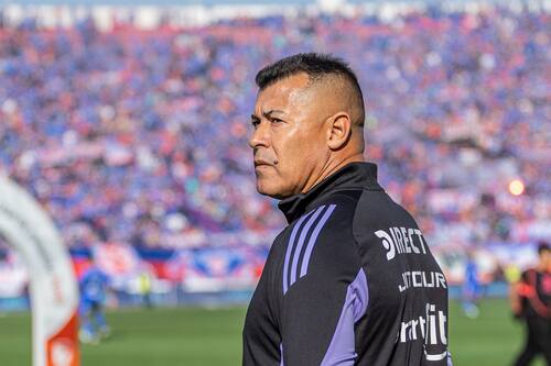 Jorge Almirón en el duelo de Universidad de Chile y Colo Colo por la Liga de Primera 2025. Foto: Felipe Escobedo