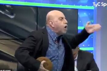 Una locura: Pagani pide prisión a todos los que defienden a Bielsa tras regalar un gol en el Leeds