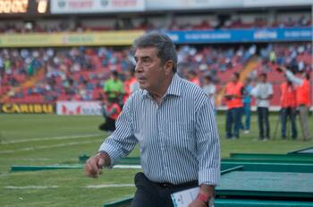 Sigue inconforme: Carlos Reinoso troleó al América