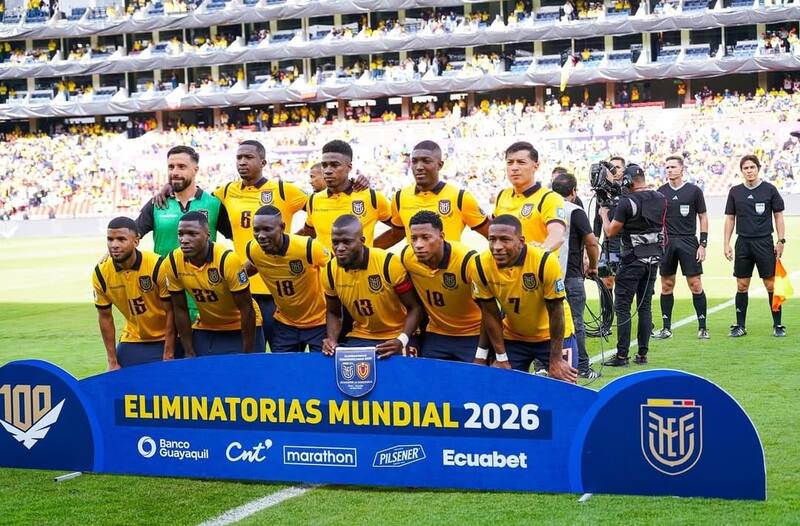 Janner Corozo (Abajo. Segundo de derecha a izquierda) jugó en Everton el 2022, tuvo un paupérrimo rendimiento y ahora es titular con la selección de Ecuador. Foto: Instagram Janner Corozo.