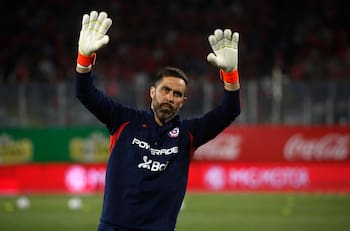 VIDEO | Claudio Bravo reaparece apoyando a Chile en la previa de la final de la Kings League
