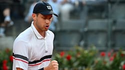 ¡Como león enjaulado! La eufórica celebración de Nico Jarry tras ganarle el segundo set ante Tsitsipas