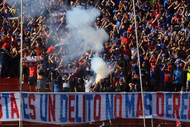 Lanzaron fuegos artificiales en modo protesta. Foto: Aton.