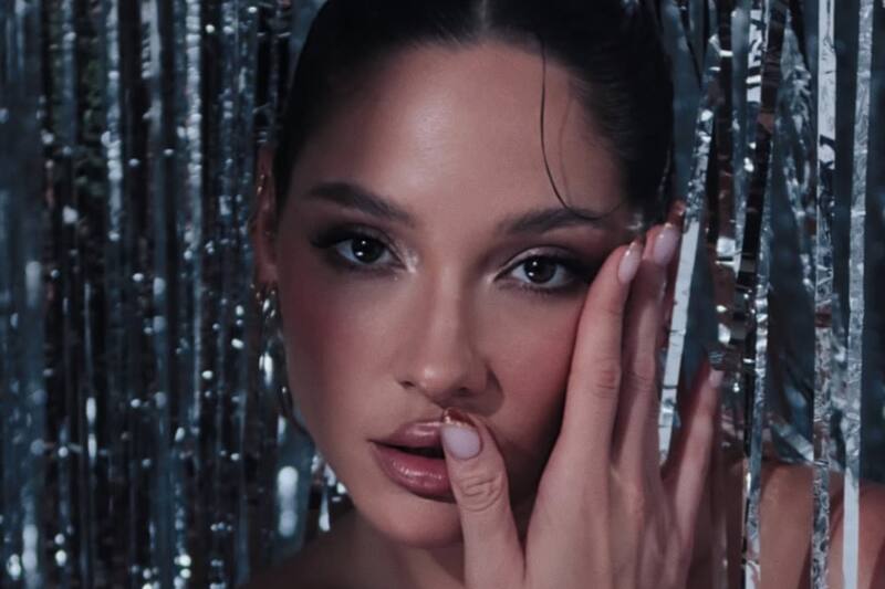 se lució con su look para celebrar el Año Nuevo en redes sociales.