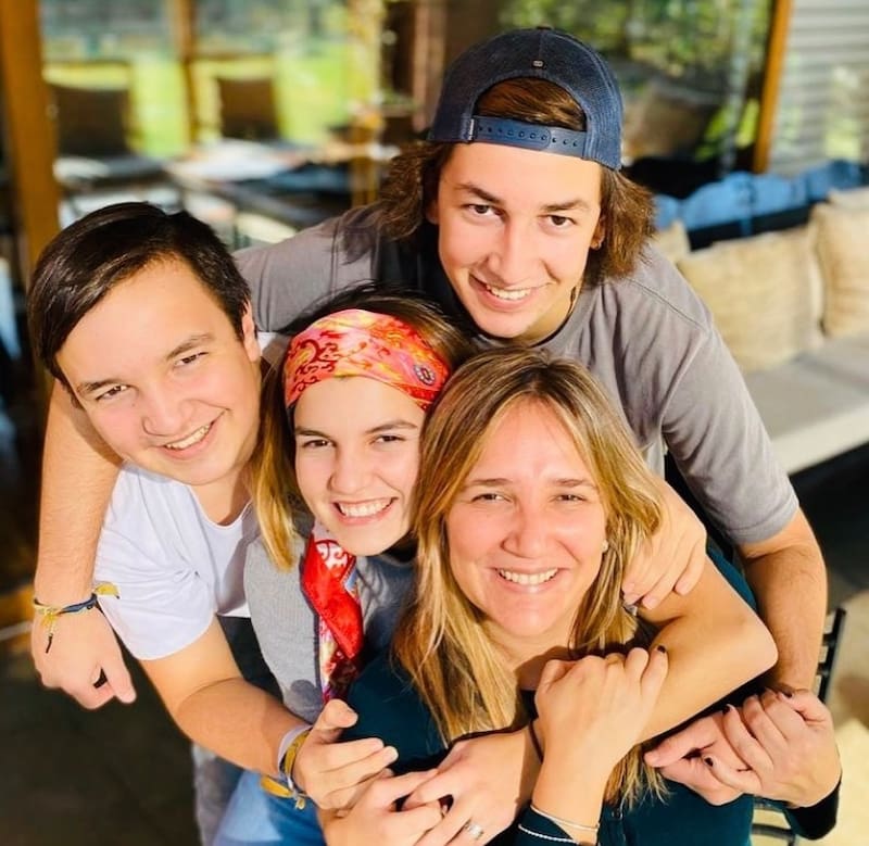 María José Hoffmann y sus hijos. Foto: Instagram.