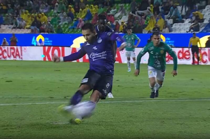 marcó el empate ante León, pero el árbitro lo anuló por un supuesto doble toque en el penal