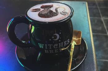 La primera cafetería astrológica de Chile está en Providencia: Vive una experiencia inspirada en los signos del zodíaco