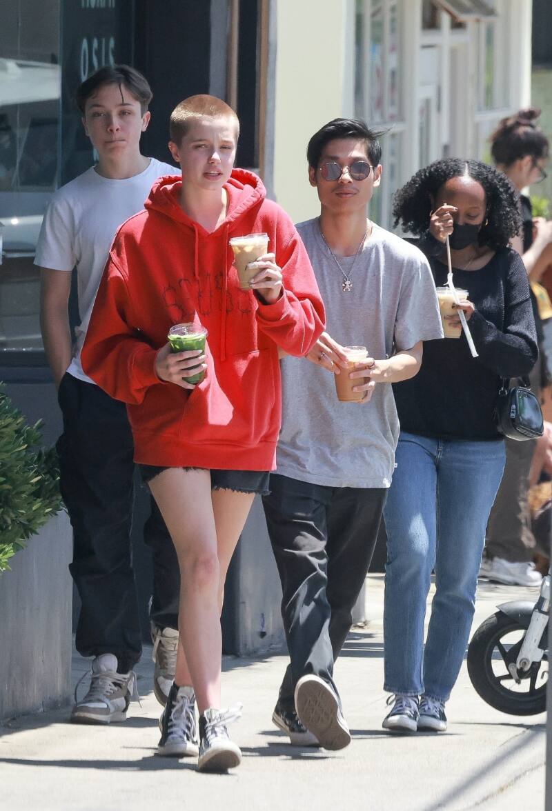 Shiloh, Pax, Zahara y Knox salieron este fin de semana por un café