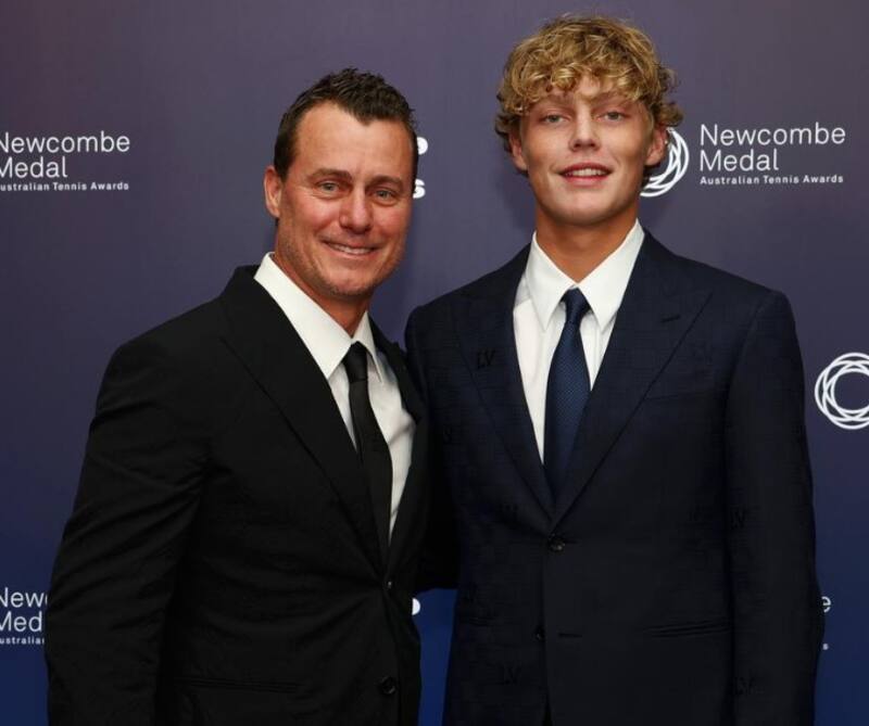 Padre e hijo. El primero, una leyenda del tenis australiano y mundial; el segundo, una joven promesa.