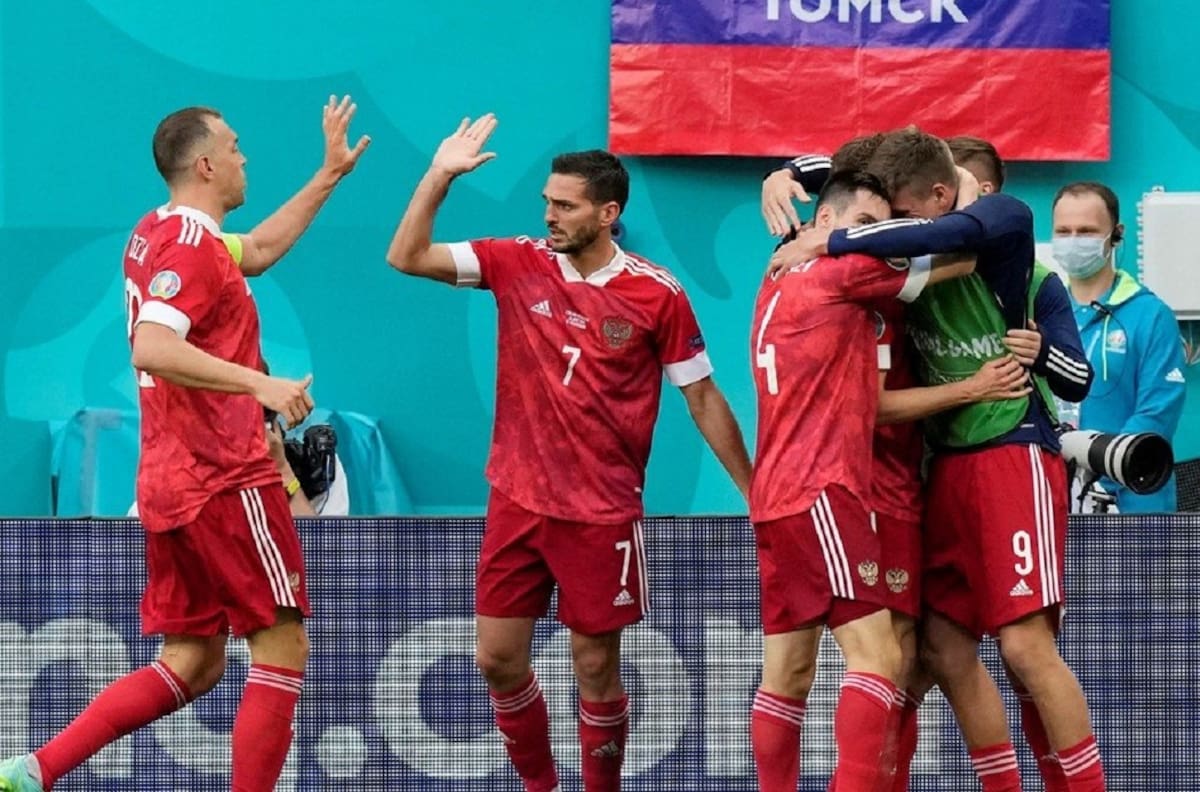 Rusia se impuso ante Finlandia y sale del fondo de su grupo en la Eurocopa 2021