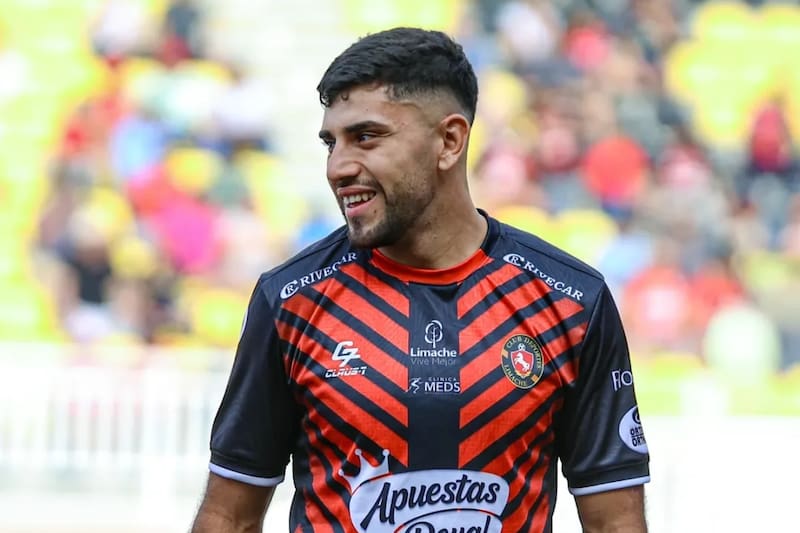 El lateral izquierdo fichó en Deportes Limache este 2025.