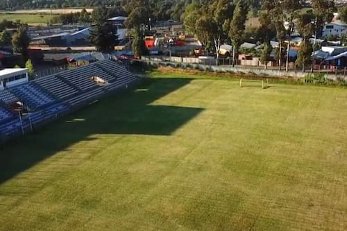 Deteriorado y abandonado: así luce estadio del fútbol chileno con 17 años sin partidos profesionales