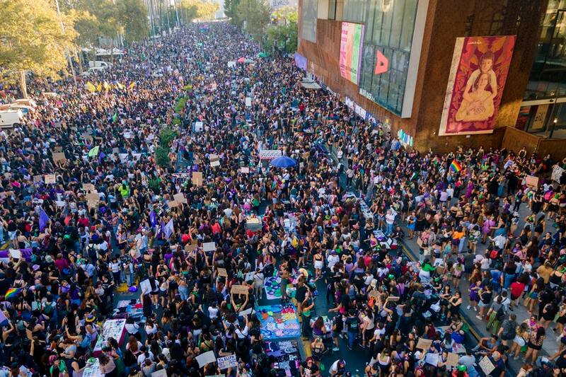 Anuncian corte de calle en la Alameda para la marcha de este viernes.