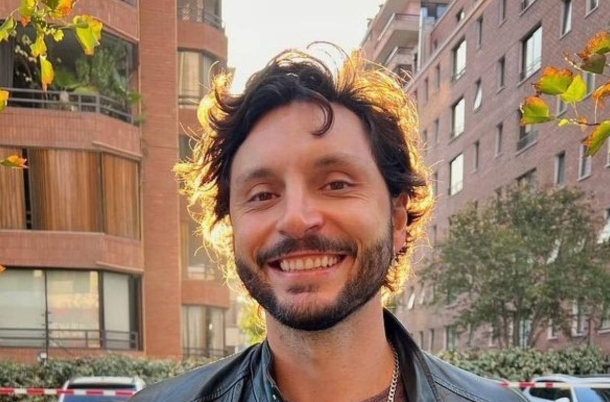 Quién es Santiago Meneghello, el actor que da vida a la pareja de Daniela Ramírez en "La Ley de Baltazar"