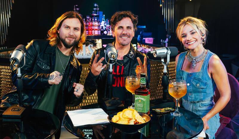 lo une un nuevo proyecto laboral.